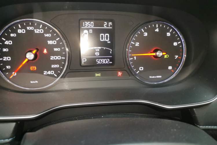 Used Roewe RX5 2022 330TGI Automatic National Style Edition Odometer Close Up