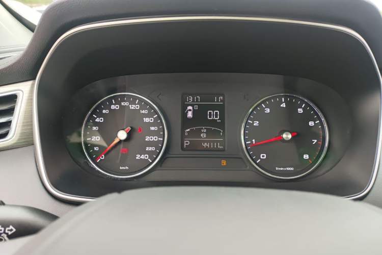 Used Roewe RX5 2022 330TGI Automatic National Style Edition Odometer Close Up