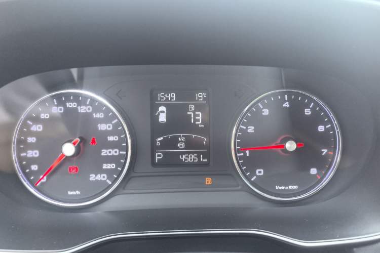 Used Roewe RX5 2022 330TGI Automatic National Style Edition Odometer Close Up