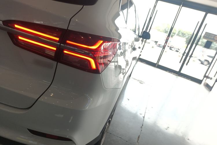 Used Roewe RX5 2022 330TGI Automatic National Style Edition Right Rear Taillight