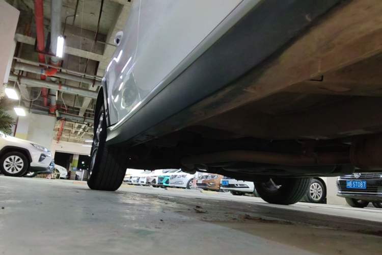 Used Roewe RX5 2022 330TGI Automatic National Style Edition Right Side Sill
