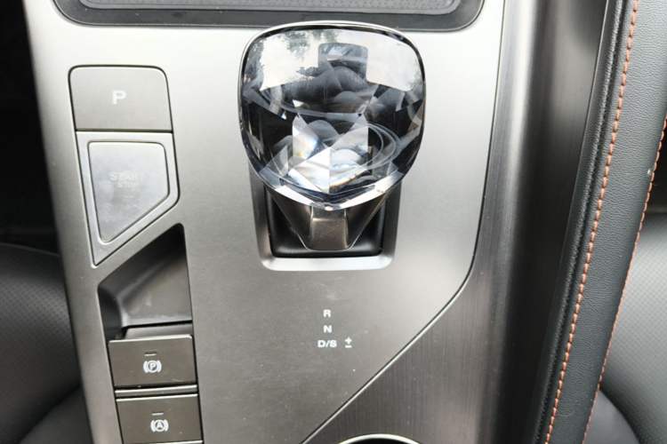 Used Roewe RX5 2023 1.5T Elite Edition Gear Lever