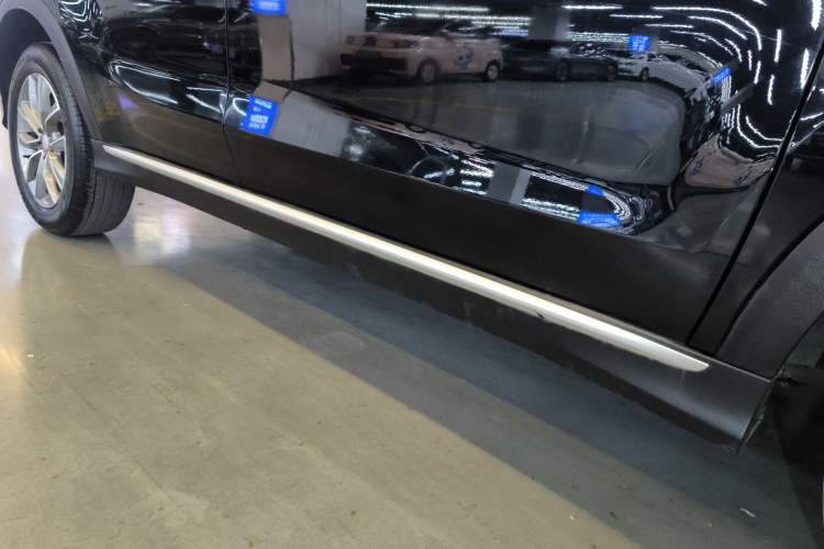 Used Roewe RX5 2023 PLUS 330TGI Automatic Trendsetting Smart Edition Right Side Sill