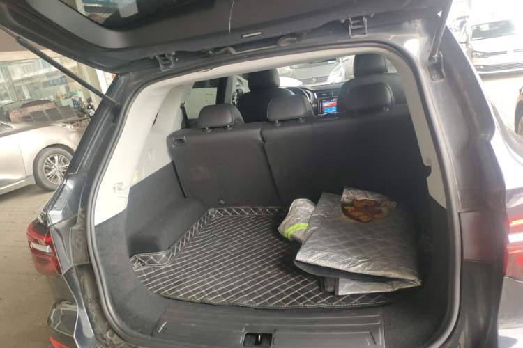 Used Roewe RX5 2023 PLUS 330TGI Automatic Trendsetting Smart Edition Trunk