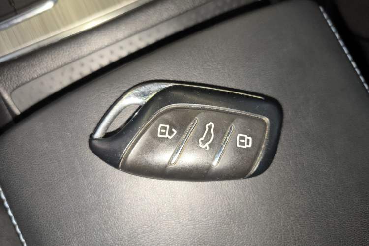 Used Roewe RX5 2023 PLUS 330TGI Automatic Trendsetting Smart Edition Vehicle Key