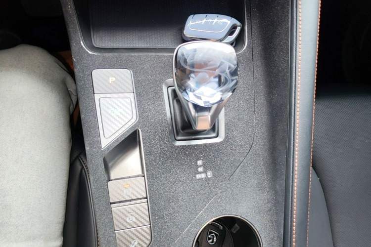 Used Roewe RX5 2023 1.5T Elite Edition Gear Lever