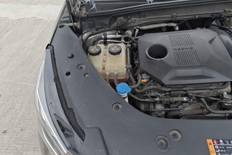 Used Roewe RX5 2023 1.5T Elite Edition Engine Bay Right