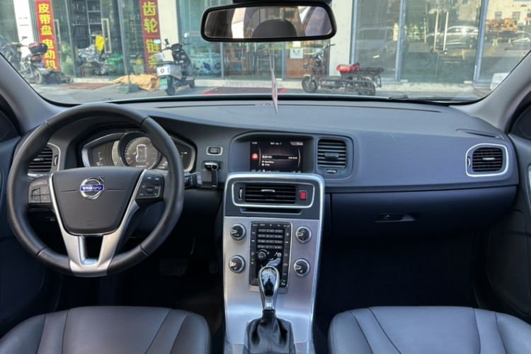 Used Roewe RX5 2023 1.5T Prestige Sliding-Screen Version Audio And AC Panel