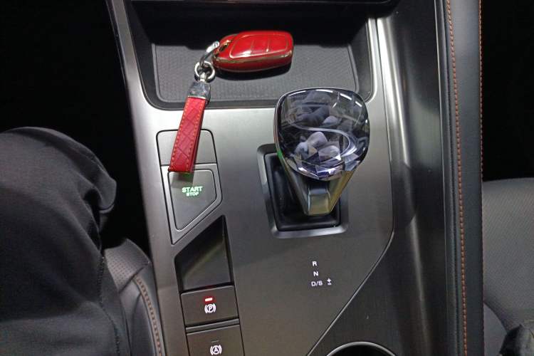 Used Roewe RX5 2023 1.5T Luxury Sliding-Screen Version Gear Lever