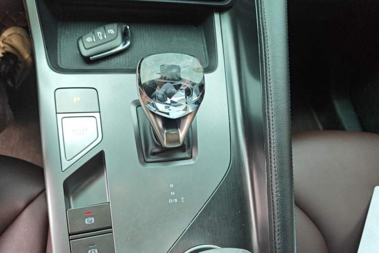 Used Roewe RX5 2023 1.5T Elite Edition Gear Lever