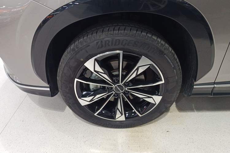 Used Roewe RX5 2023 1.5T Luxury Sliding-Screen Version Left Front Wheel Hub