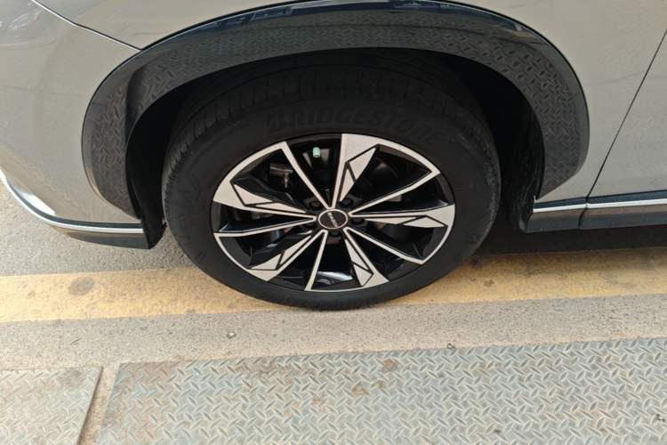 Used Roewe RX5 2023 1.5T Luxury Sliding-Screen Version Left Front Wheel Hub