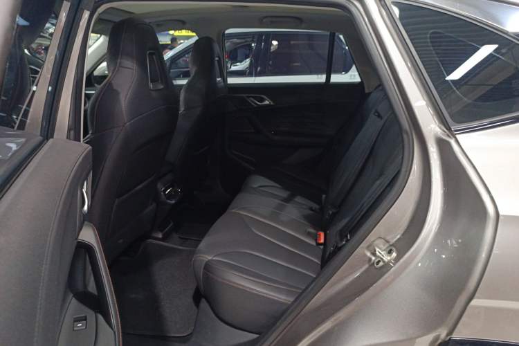 Used Roewe RX5 2023 1.5T Luxury Sliding-Screen Version Left Rear Seat