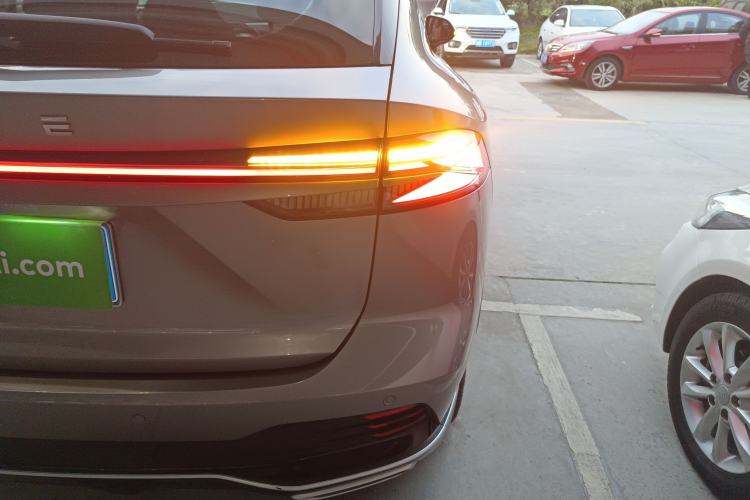 Used Roewe RX5 2023 1.5T Prestige Sliding-Screen Version Right Rear Taillight