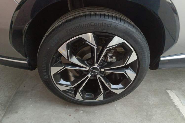 Used Roewe RX5 2023 1.5T Prestige Sliding-Screen Version Right Rear Wheel Hub
