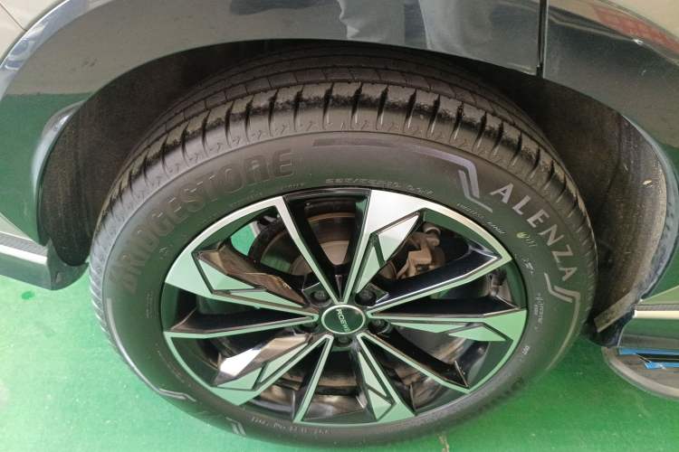 Used Roewe RX5 2023 1.5T Luxury Sliding-Screen Version Right Rear Wheel Hub