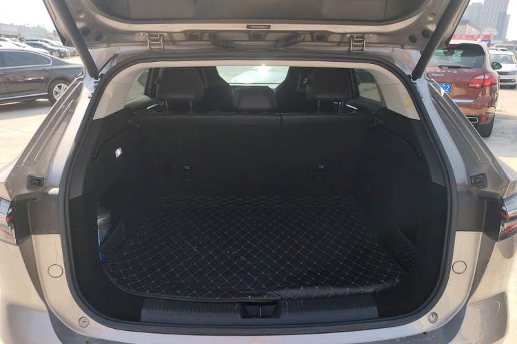 Used Roewe RX5 2023 1.5T Luxury Sliding-Screen Version Trunk