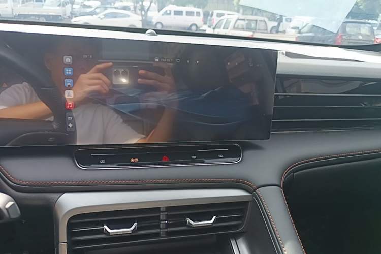 Used Roewe RX5 2023 1.5T Elite Edition Audio And AC Panel