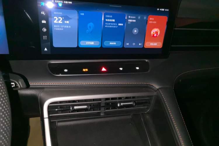 Used Roewe RX5 2023 PLUS 330TGI Automatic Trendsetting Smart Edition Audio And AC Panel