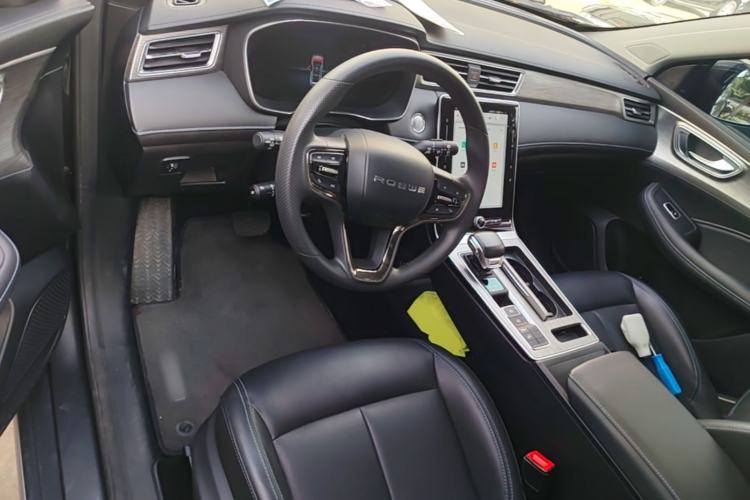 Used Roewe RX5 2023 PLUS 330TGI Automatic Trendsetting Smart Edition Center Console