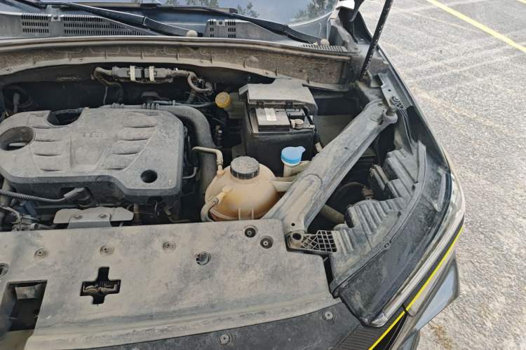 Used Roewe RX5 2023 PLUS 330TGI Automatic Trendsetting Smart Edition Engine Bay Left
