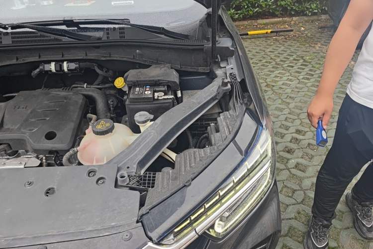 Used Roewe RX5 2023 PLUS 330TGI Automatic Trendsetting Smart Edition Engine Bay Left