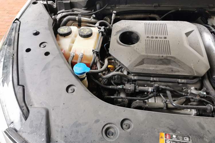 Used Roewe RX5 2023 1.5T Elite Edition Engine Bay Right
