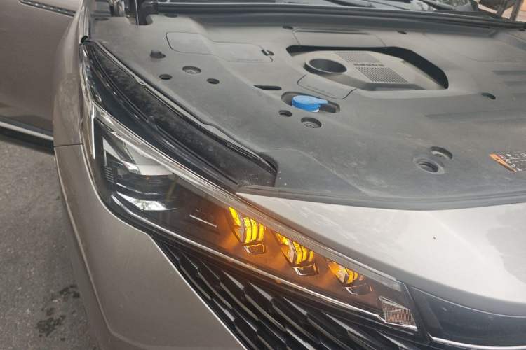 Used Roewe RX5 2023 1.5T Prestige Sliding-Screen Version Engine Bay Right