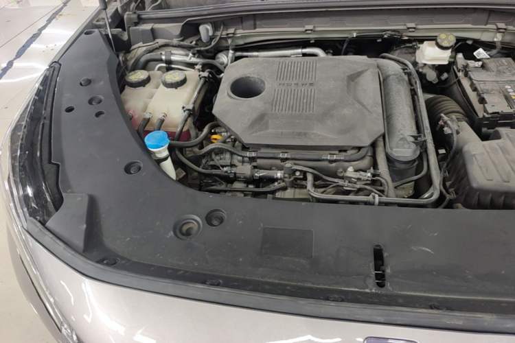Used Roewe RX5 2023 1.5T Elite Edition Engine Bay Right