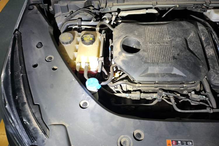 Used Roewe RX5 2023 1.5T Elite Edition Engine Bay Right