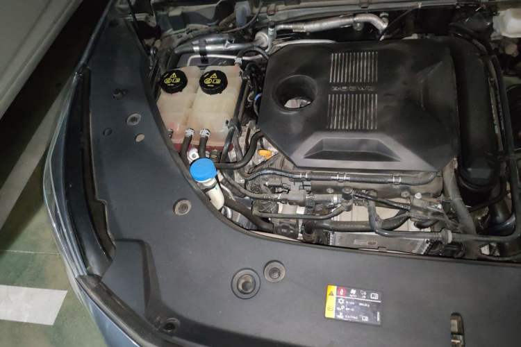 Used Roewe RX5 2023 1.5T Elite Edition Engine Bay Right