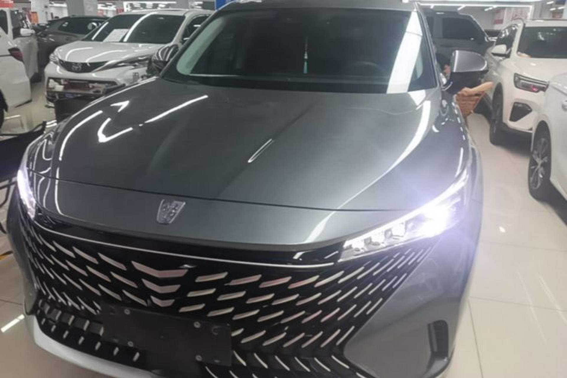 Used Roewe RX5 2023 1.5T Elite Edition Front