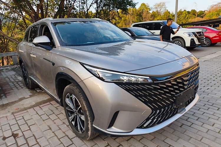 Used Roewe RX5 2023 1.5T Elite Edition Front Right 45 Deg