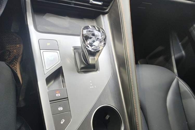 Used Roewe RX5 2023 1.5T Prestige Sliding-Screen Version Gear Lever