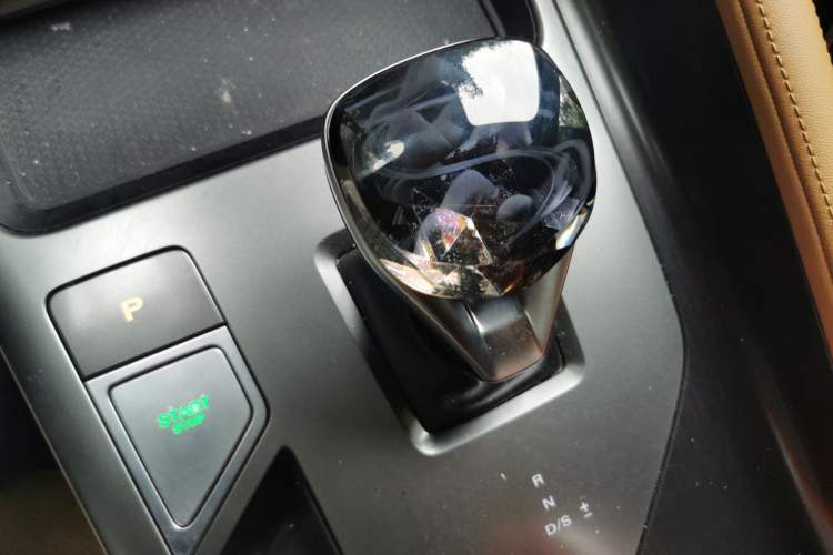 Used Roewe RX5 2023 1.5T Elite Edition Gear Lever