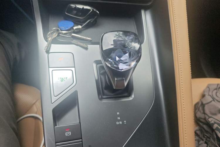 Used Roewe RX5 2023 1.5T Prestige Sliding-Screen Version Gear Lever