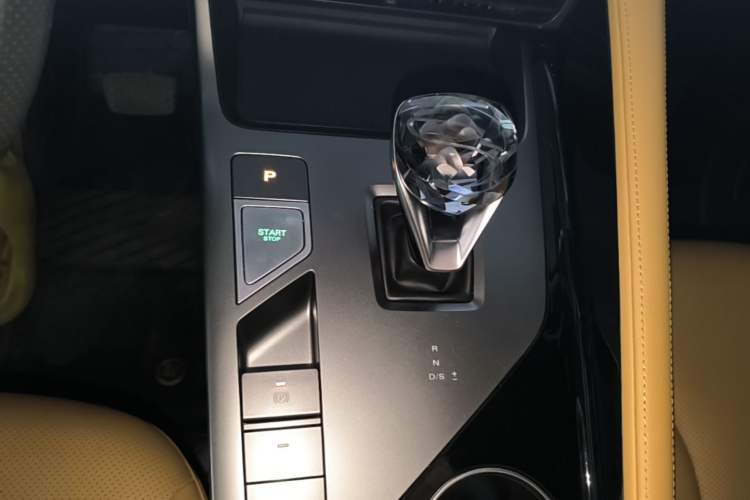 Used Roewe RX5 2023 1.5T Comfort Edition Gear Lever