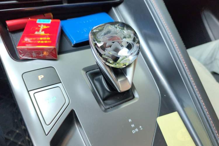 Used Roewe RX5 2023 1.5T Luxury Sliding-Screen Version Gear Lever