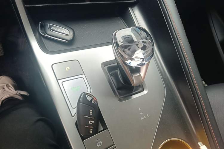 Used Roewe RX5 2023 1.5T Prestige Sliding-Screen Version Gear Lever