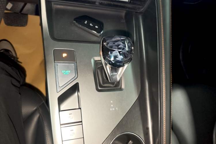 Used Roewe RX5 2023 1.5T Prestige Sliding-Screen Version Gear Lever