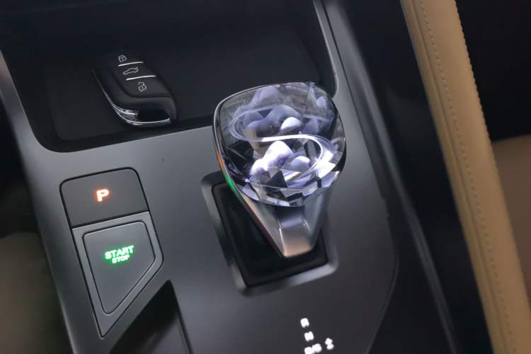 Used Roewe RX5 2023 1.5T Luxury Sliding-Screen Version Gear Lever