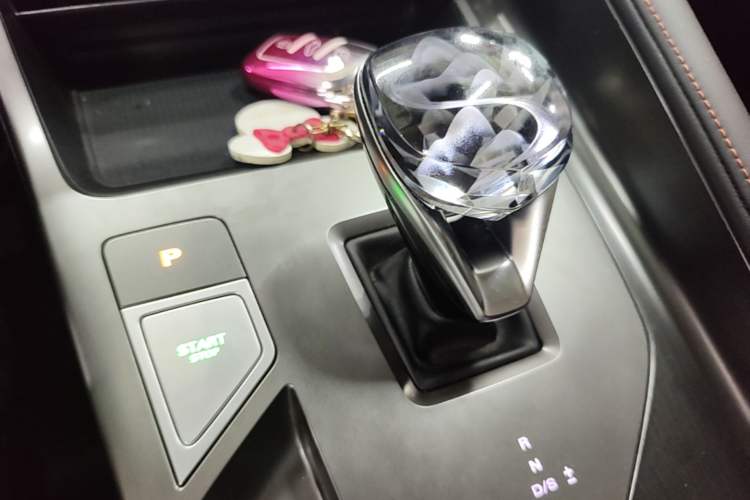 Used Roewe RX5 2023 1.5T Elite Edition Gear Lever
