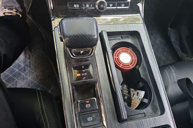 Used Roewe RX5 2023 PLUS 330TGI Automatic Trendsetting Smart Edition Gear Lever