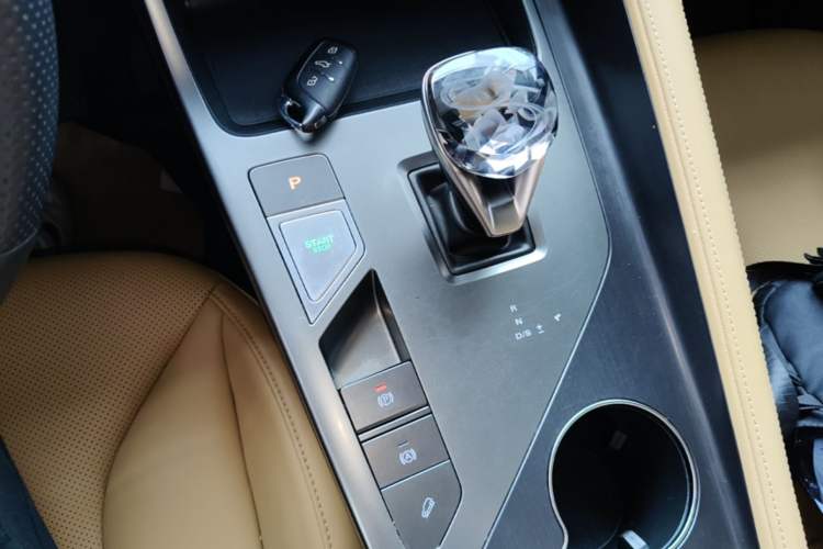 Used Roewe RX5 2023 1.5T Luxury Sliding-Screen Version Gear Lever
