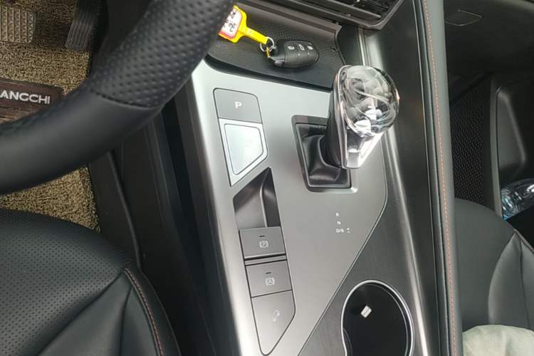 Used Roewe RX5 2023 1.5T Elite Edition Gear Lever