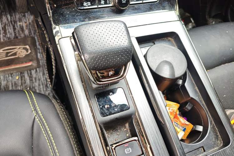 Used Roewe RX5 2023 PLUS 330TGI Automatic Trendsetting Smart Edition Gear Lever