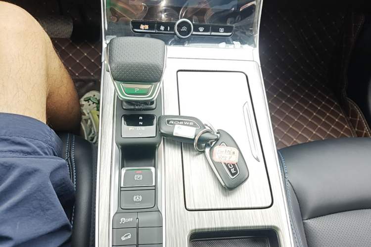 Used Roewe RX5 2023 PLUS 330TGI Automatic Trendsetting Smart Edition Gear Lever