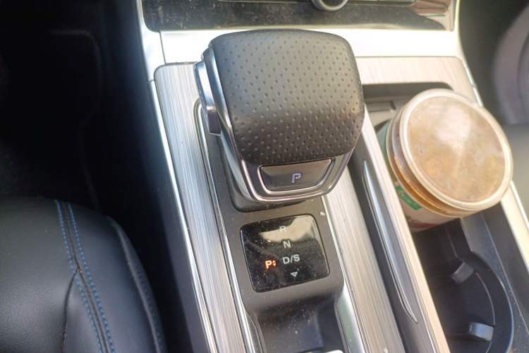 Used Roewe RX5 2023 PLUS 330TGI Automatic Trendsetting Smart Edition Gear Lever