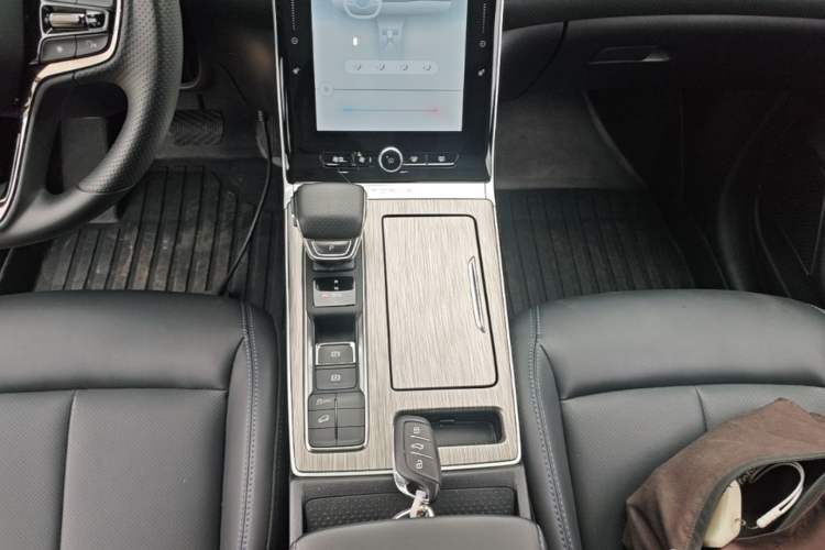 Used Roewe RX5 2023 PLUS 330TGI Automatic Trendsetting Smart Edition Gear Lever
