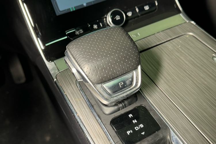 Used Roewe RX5 2023 PLUS 330TGI Automatic Trendsetting Smart Edition Gear Lever